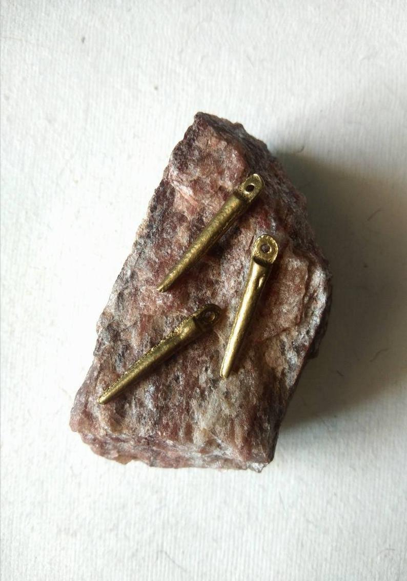 Stick charms – Modern brass elements for stylish designs.