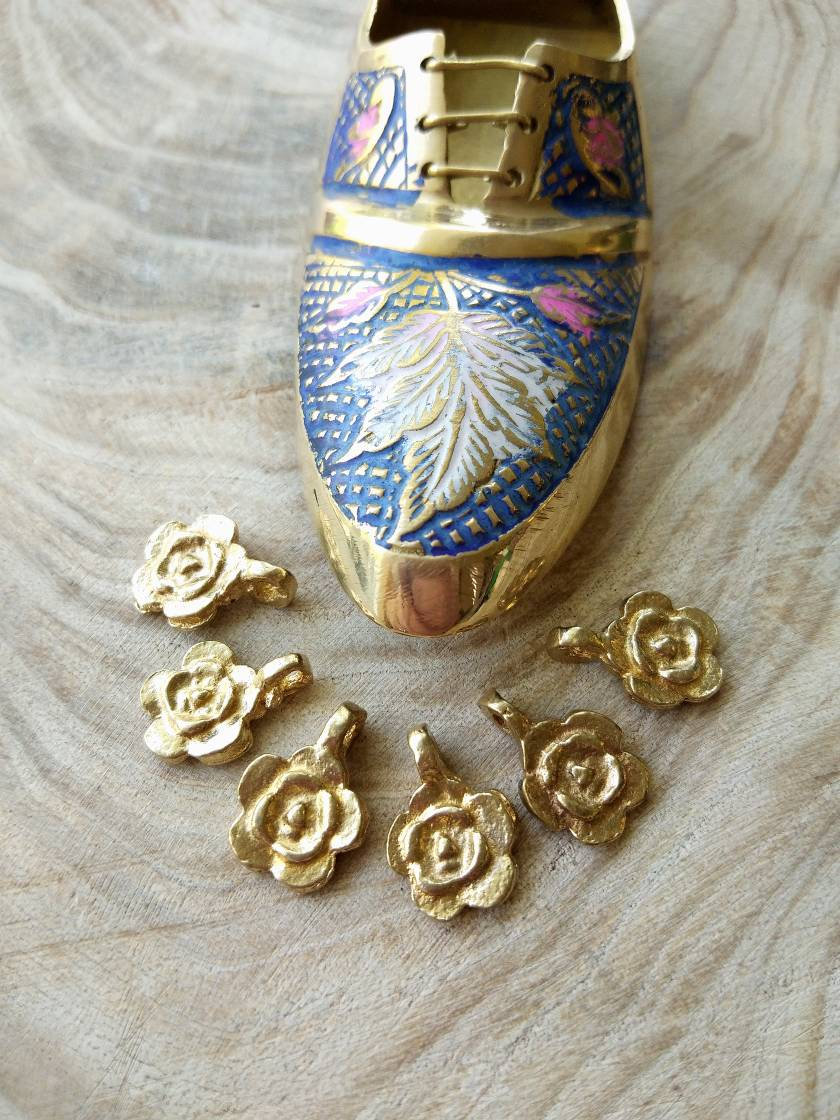 flowers macrame brass charms