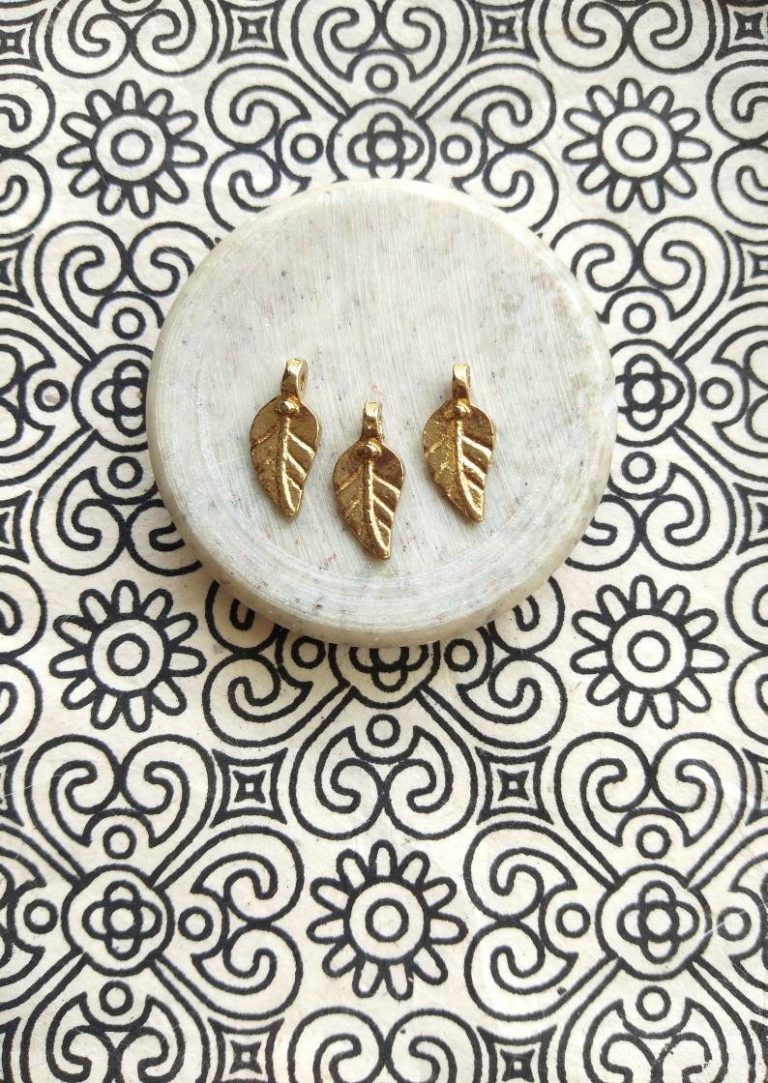 Leaves charms – Stylish brass leaf pendants for DIY jewelry.
