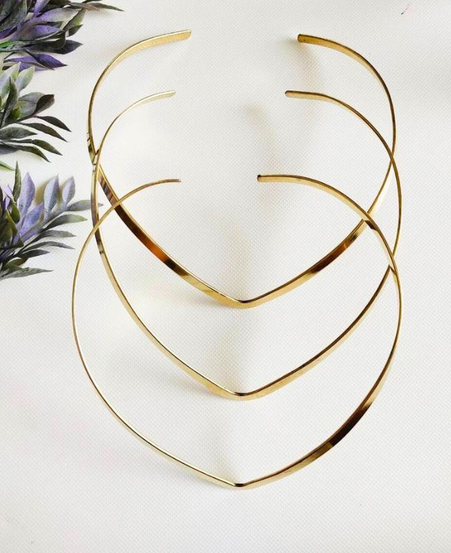 Sculpted V Collar Brass Choker Set