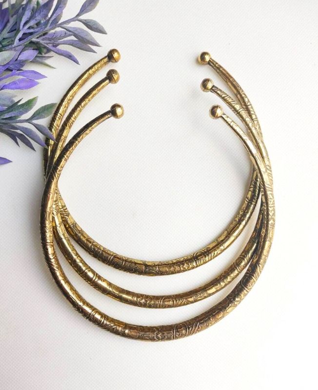 Unique Finish Brass Choker Set