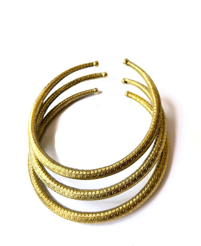 Circular Dot Detailing Brass Choker Set
