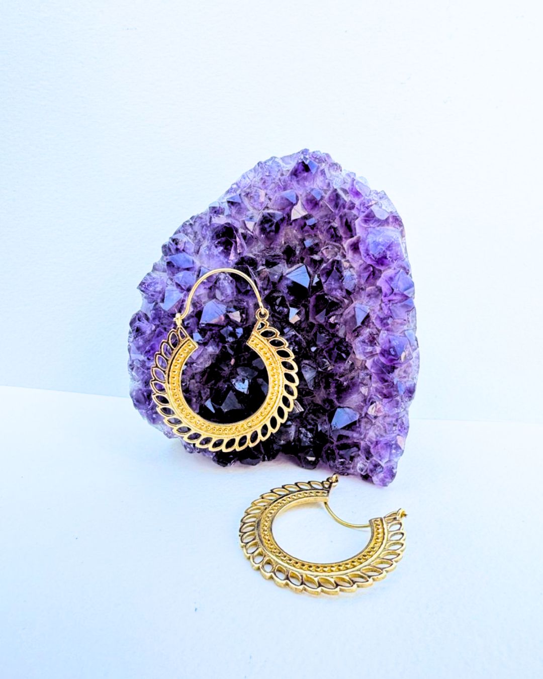 5/20 Pairs Leaf Edged Hoop Brass Earrings