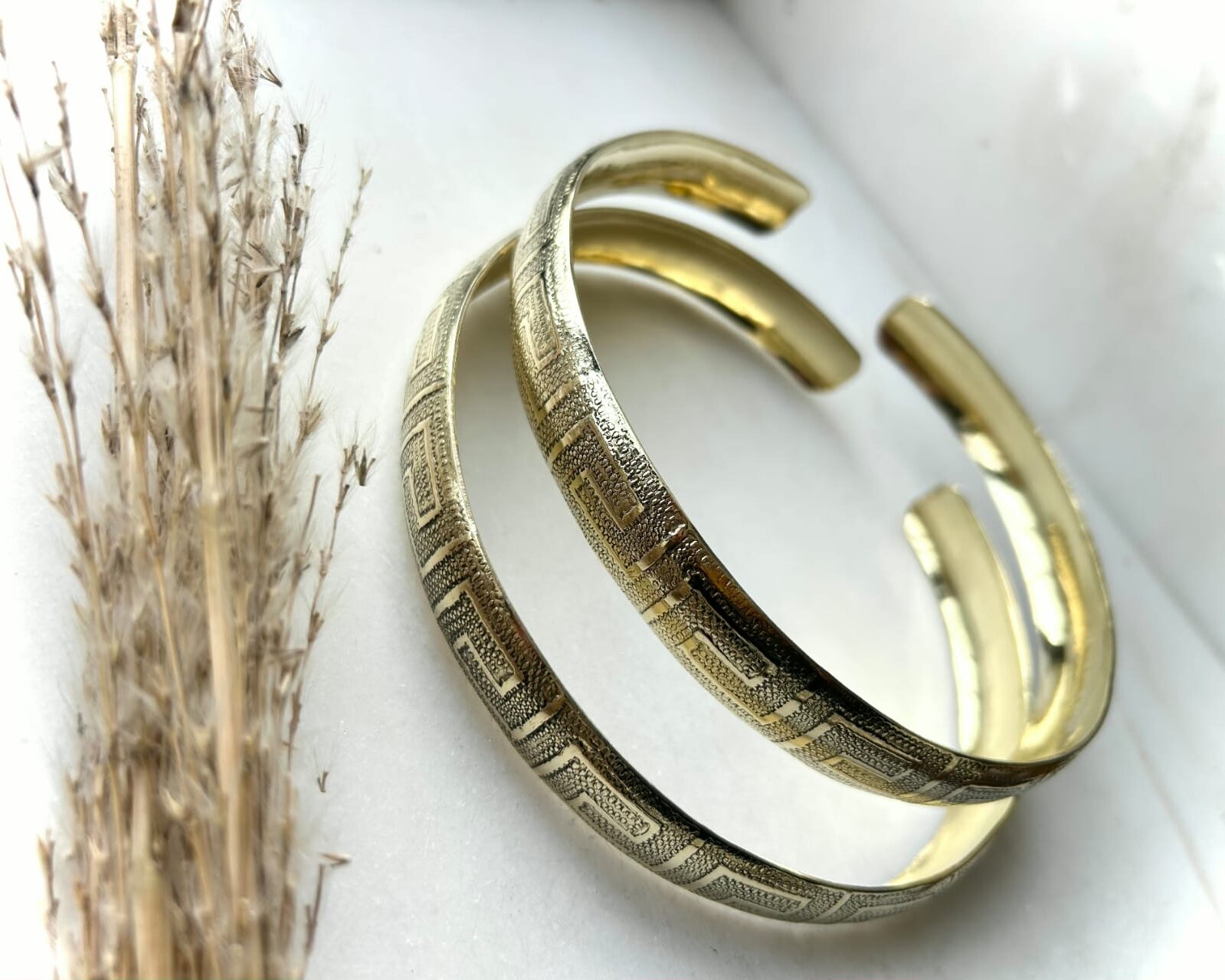 Labyrinth Edge Brass Choker Set