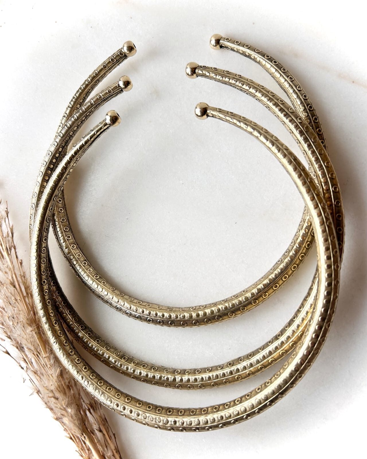 Open Scroll Brass Choker Set