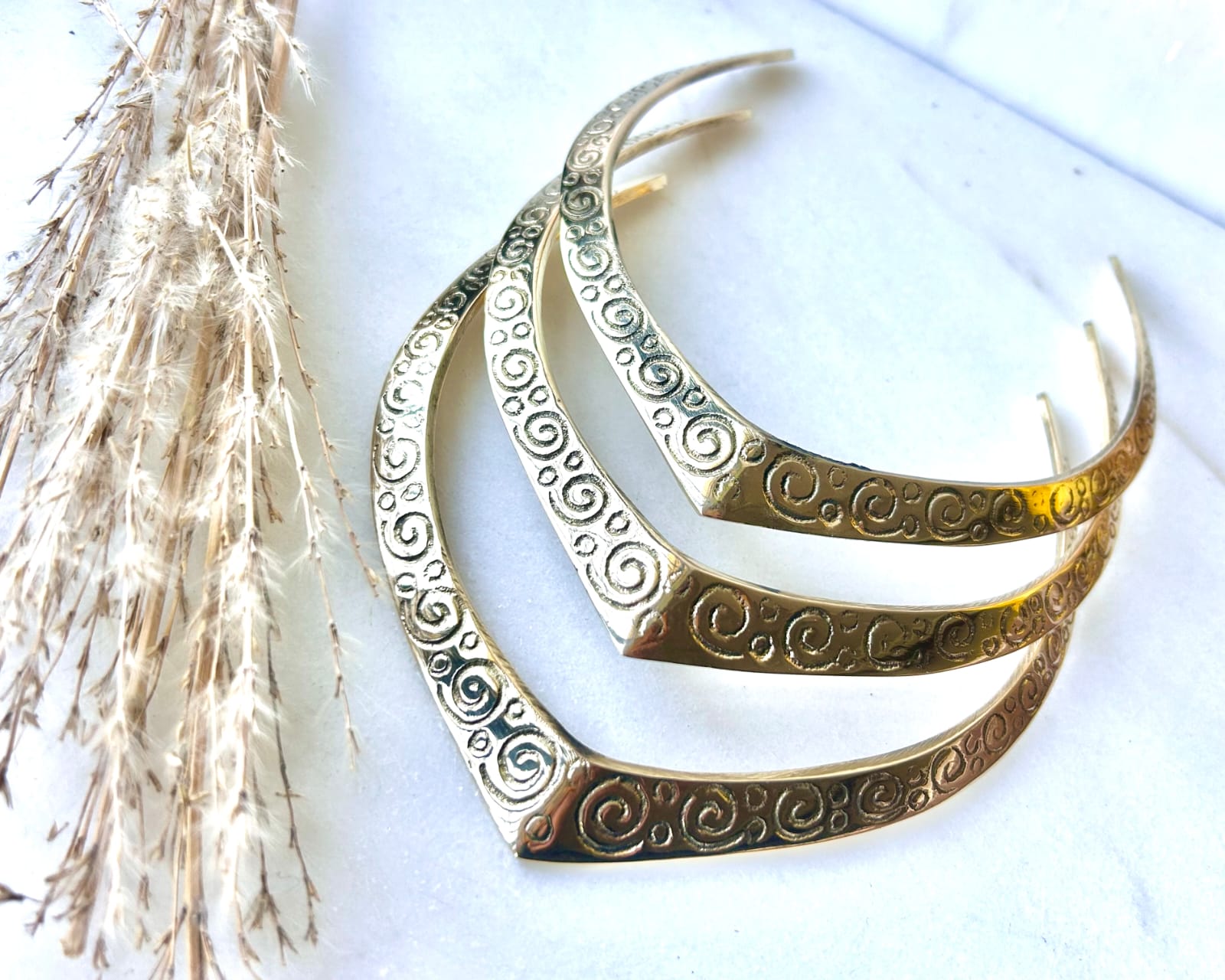 Spiral V Shape Brass Choker Set