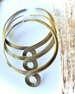 Central Spiral Detail Brass Choker Set