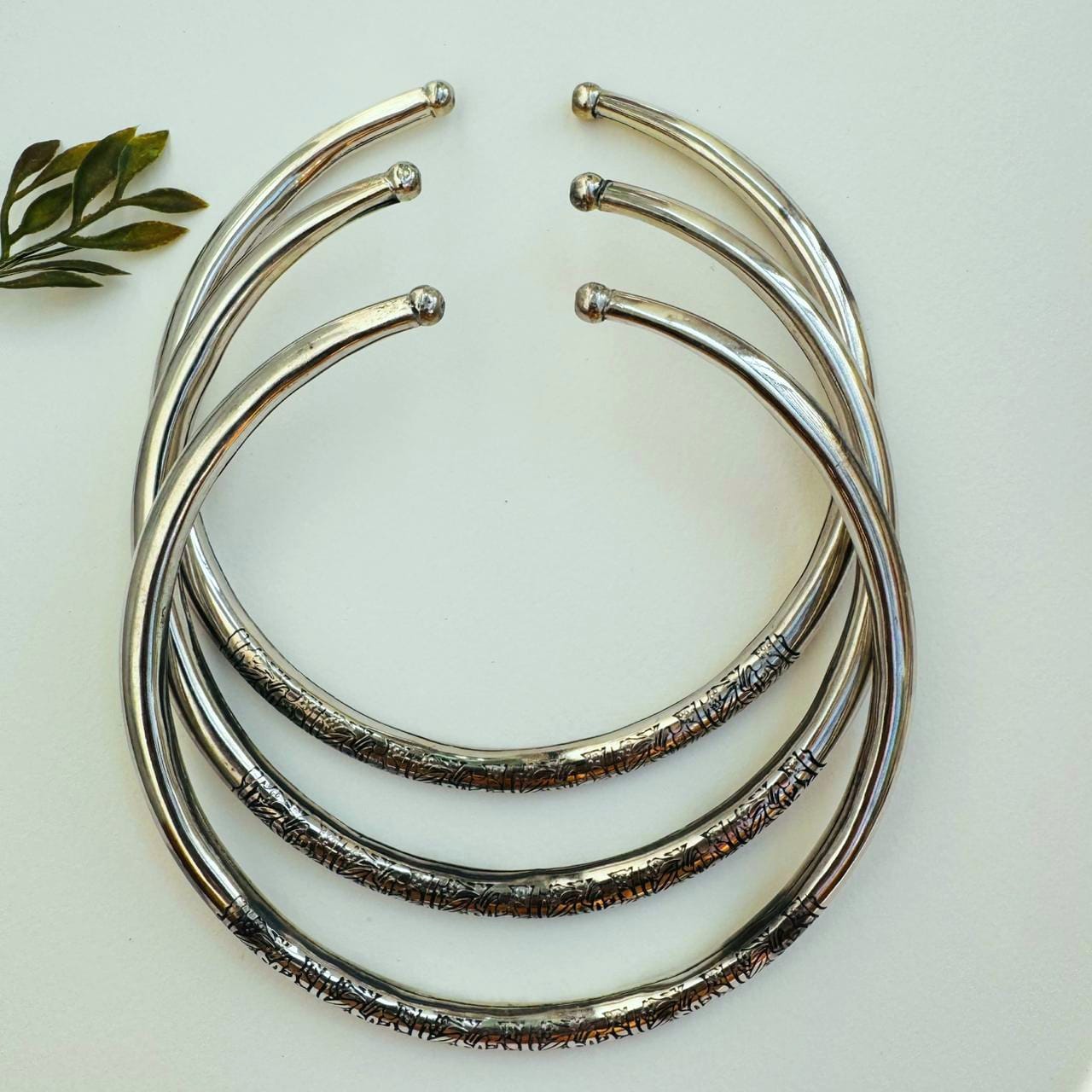 Sleek & Engraved Silver Toned Brass Choker Set