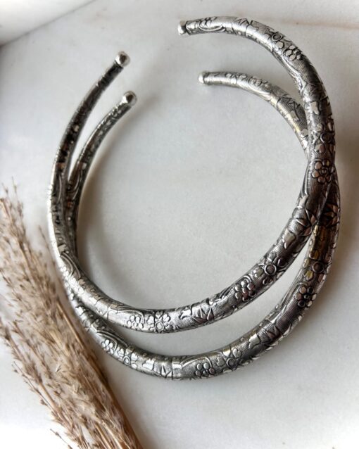 Silver Bloom Engraved Silver Tone Brass Choker Set